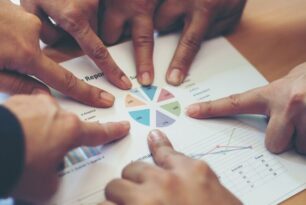 Gestão de Programas de Responsabilidade Histórica: Estratégia e Impactos Empresariais