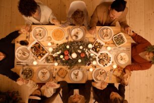 Como fazer Enfeites de Natal com Garrafas de Vidro bem criativos