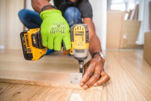 Móveis de MDF Comprados na Internet: Vale a Pena Arriscar a Montagem por Conta Própria?