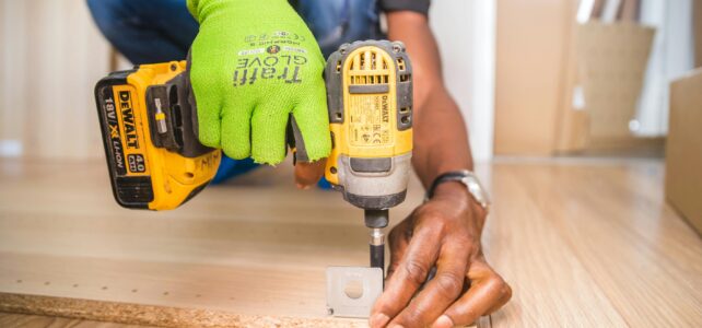 Móveis de MDF Comprados na Internet: Vale a Pena Arriscar a Montagem por Conta Própria? Móveis de MDF Comprados na Internet: Vale a Pena Arriscar a Montagem por Conta Própria?